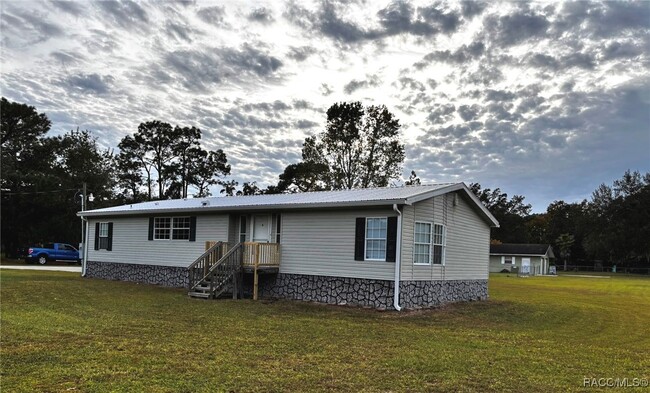 4784 S Memorial Dr in Homosassa, FL - Foto de edificio - Building Photo