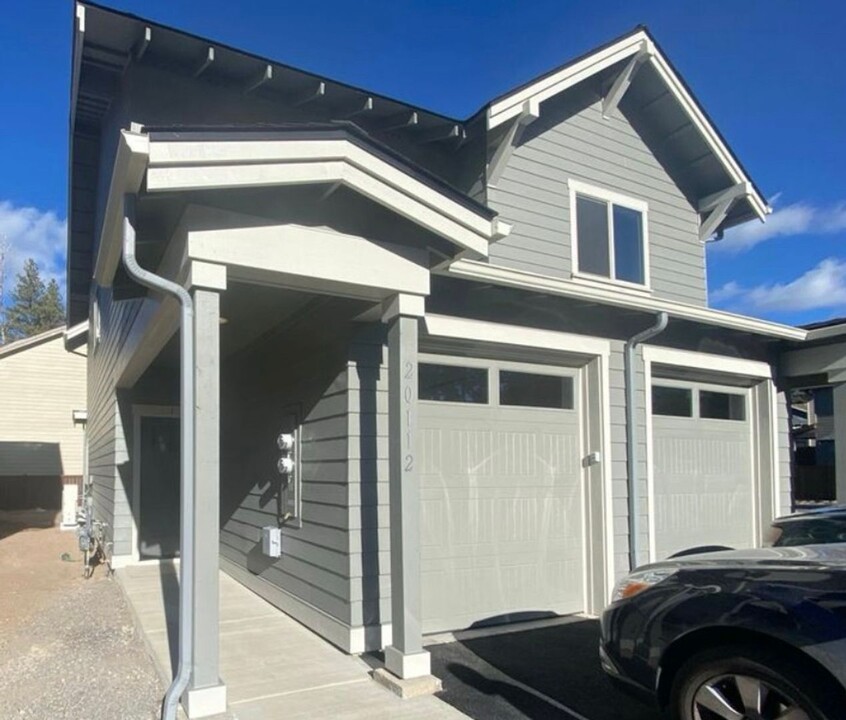 20112 Reed Ln in Bend, OR - Building Photo