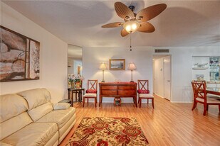 2400 NE 10th St in Pompano Beach, FL - Building Photo
