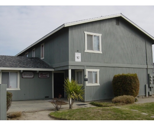 Silverado Townhomes in Hanford, CA - Building Photo