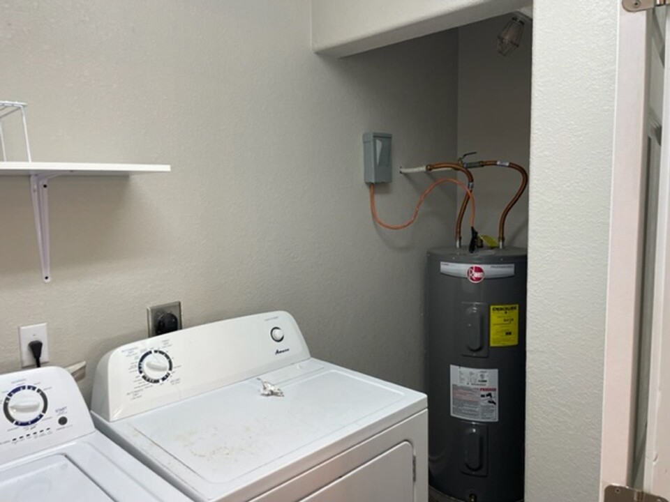104 Castleberry Ct-Unit -B in Bertram, TX - Building Photo