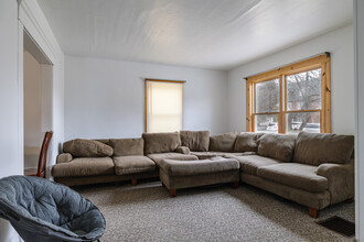 126 Woodmere Ave in East Lansing, MI - Foto de edificio - Interior Photo