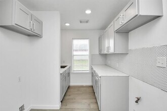 212 N 2nd St in La Porte, TX - Building Photo - Building Photo