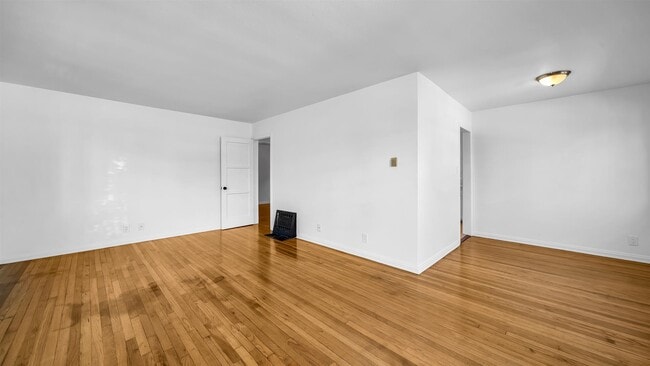 408 Venice Way, Unit 410 in Los Angeles, CA - Building Photo - Building Photo