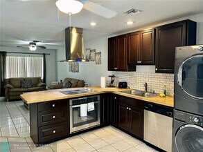 2678 NW 65th Ave in Margate, FL - Building Photo - Building Photo