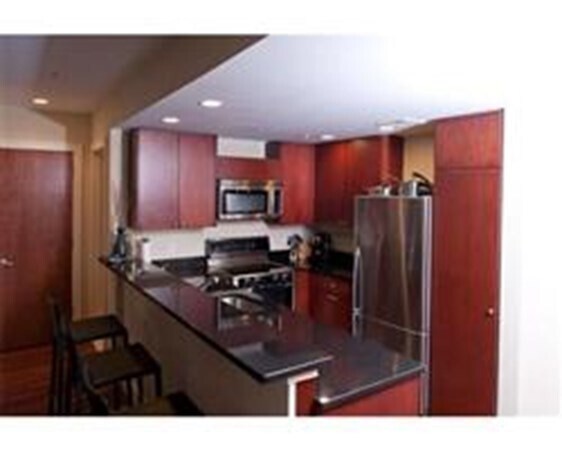 528 Cambridge St, Unit #1 in Boston, MA - Building Photo - Building Photo