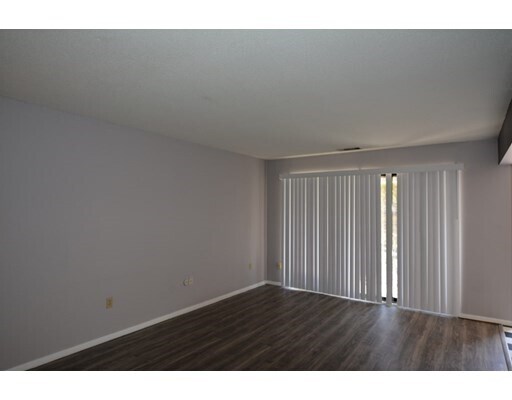 4 Shrewsbury Green Dr-Unit -C in Shrewsbury, MA - Foto de edificio