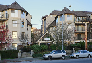 211 12th St in New Westminster, BC - Building Photo - Building Photo