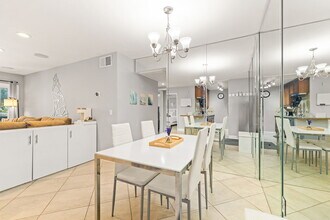 6171 Rancho Mission Rd in San Diego, CA - Foto de edificio - Building Photo