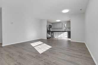 63 N Victoria Ln in Streamwood, IL - Building Photo - Building Photo