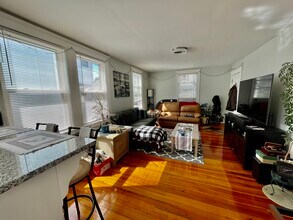 14 Roberts St, Unit 1r in Quincy, MA - Building Photo - Building Photo