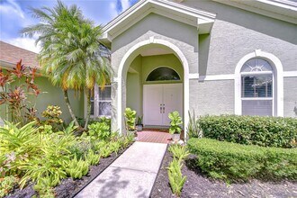 9813 Woodbay Dr in Tampa, FL - Building Photo - Building Photo