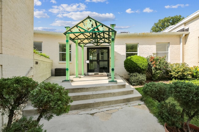 property at 3015 Upton Dr