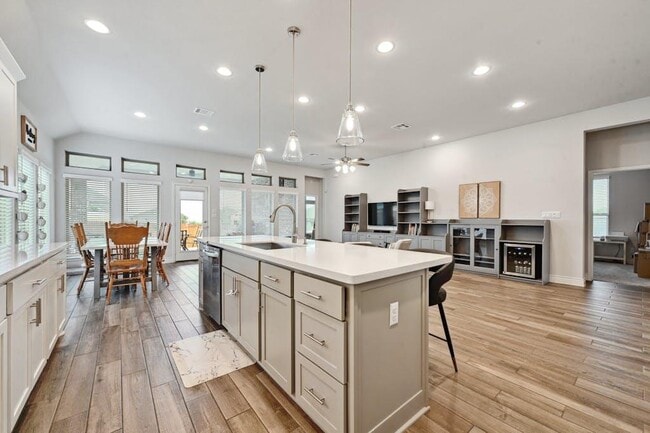 132 Cyrus Milton Dr in Buda, TX - Building Photo - Building Photo