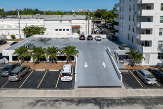 Imperial Point Condominiums in Fort Lauderdale, FL - Building Photo - Building Photo