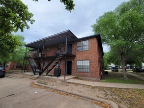 1808 Woodsman Dr in College Station, TX - Building Photo - Building Photo