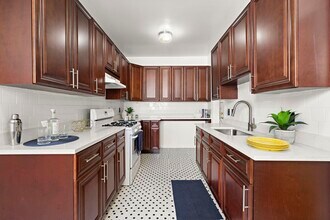 301 Palisade Ave in Union City, NJ - Building Photo - Building Photo