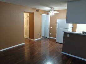 6724 Plymouth Rd in Stockton, CA - Building Photo