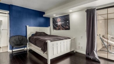 5035 N 10th Pl, Unit 204 in Phoenix, AZ - Foto de edificio - Building Photo