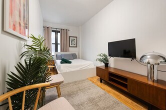 42 Lexington Ave in New York, NY - Building Photo - Building Photo