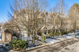 1617-1645 McLean Dr in Vancouver, BC - Building Photo - Building Photo