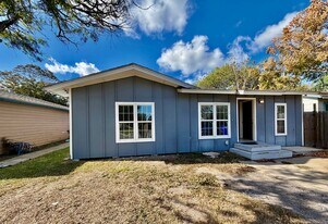 3229 Sarita St in Corpus Christi, TX - Building Photo