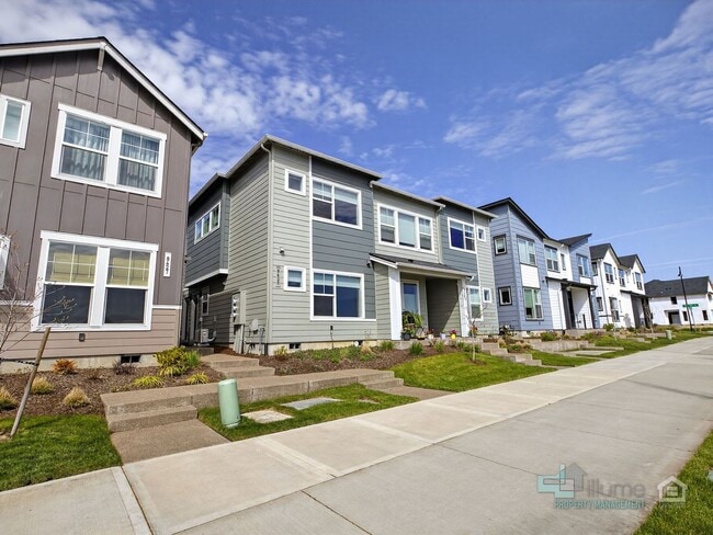 8435 SE Kinnaman St in Hillsboro, OR - Building Photo - Building Photo