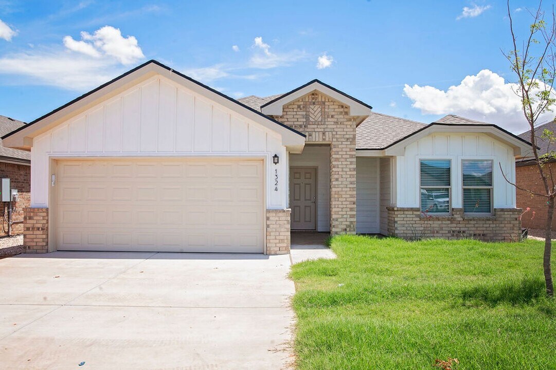 1324 Bajada St in Midland, TX - Foto de edificio