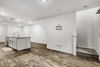 12230 Golden Wreath Rd in Las Vegas, NV - Building Photo - Building Photo