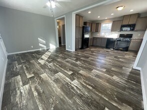 38033 Ducharme Dr in Clinton Township, MI - Building Photo - Building Photo