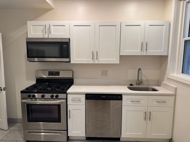 1653 Chislett St in Pittsburgh, PA - Building Photo - Building Photo