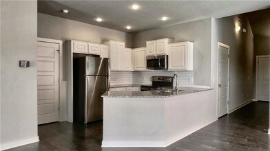 1690 N Izard Ln in Fayetteville, AR - Building Photo - Building Photo