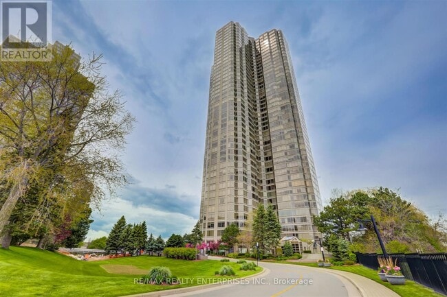 1-501 Palace Pier Ct