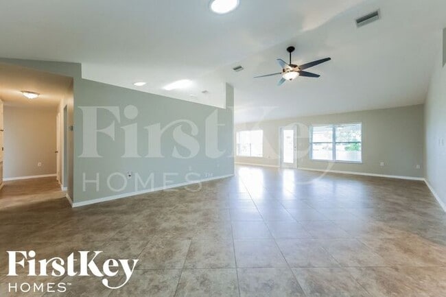 2917 NW 26th St in Cape Coral, FL - Foto de edificio - Building Photo