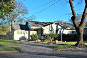 1310 Coit St in Denton, TX - Building Photo