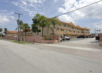 Villa Andalucia in Hialeah, FL - Foto de edificio - Building Photo