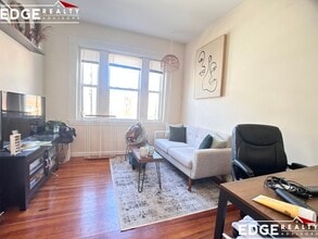53 Brackett St, Unit 2 in Boston, MA - Foto de edificio - Building Photo