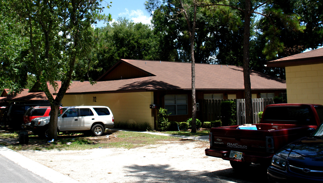 704-732 Angelina Ln in Lakeland, FL - Building Photo