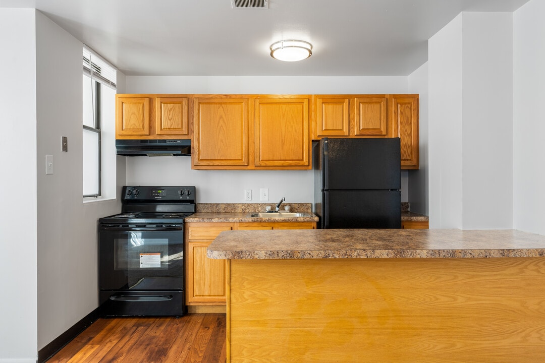 R Street Apartments in Washington, DC - Building Photo