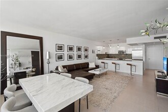 20 Island Ave in Miami Beach, FL - Foto de edificio - Building Photo