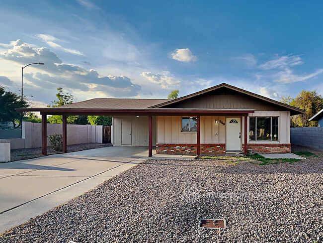 558 W Del Campo Ave in Mesa, AZ - Building Photo - Building Photo