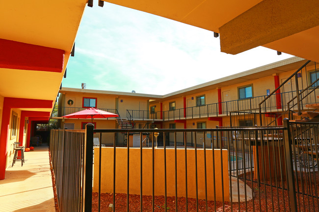 Miramonte Apartments in Tucson, AZ - Building Photo - Building Photo