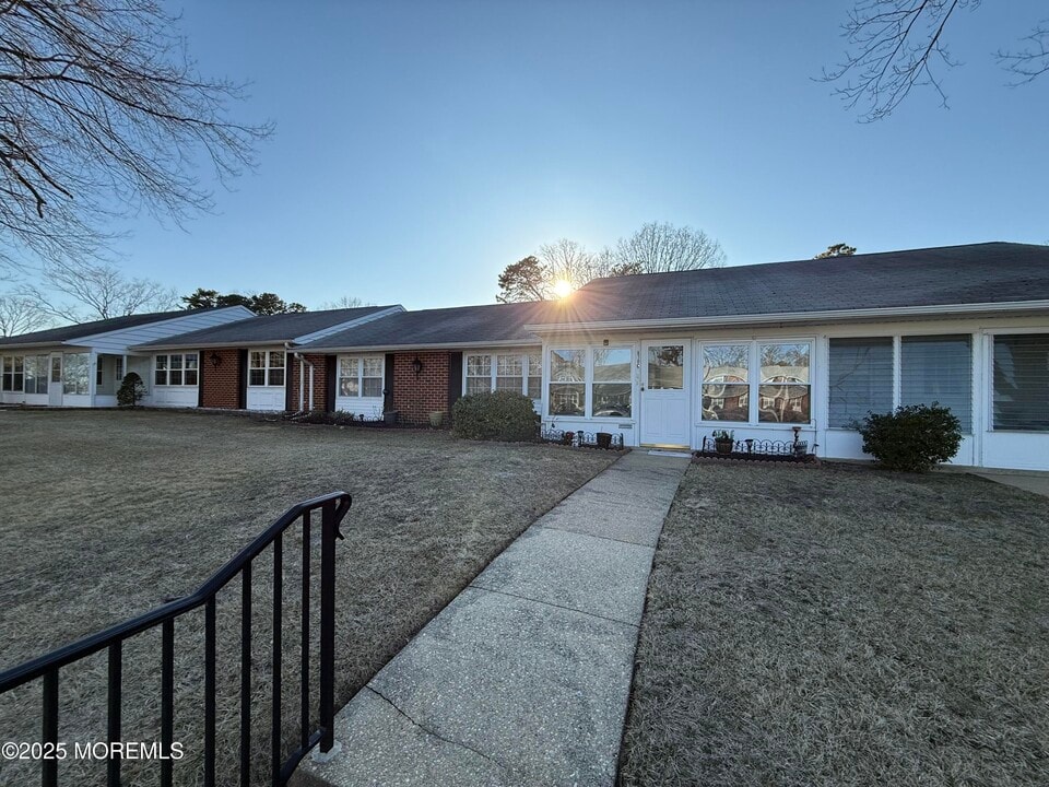 810C Balmoral Ct in Lakewood, NJ - Building Photo