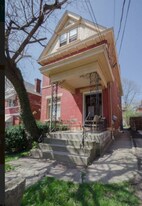 2451 Maplewood Ave, Unit 3T in Cincinnati, OH - Building Photo