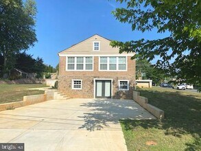 8003 Postoak Rd in Potomac, MD - Building Photo - Building Photo