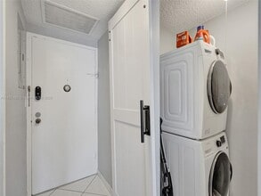 3725 S Ocean Dr in Hollywood, FL - Building Photo - Building Photo