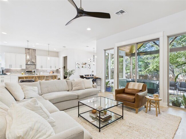 property at 3002 Sunridge Dr