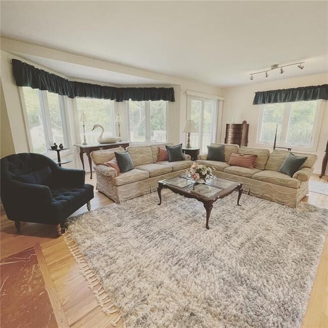 15 Hammersmith Rd in Newport, RI - Foto de edificio - Building Photo