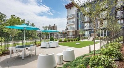 606 Nc Music Factory Boulevard, Unit A8 in Charlotte, NC - Building Photo - Building Photo