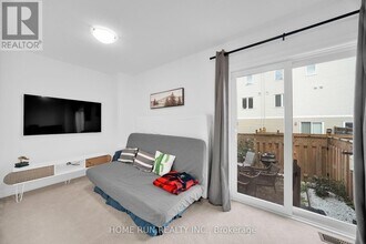 527 Simran Private in Ottawa, ON - Building Photo - Building Photo